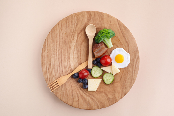 断続的断食とは何ですか？それはどのように機能しますか？