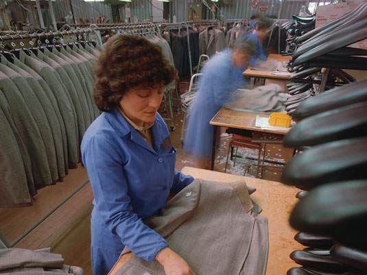 安い服は環境と労働者を劣化させます