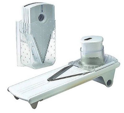 マンドリンを使って野菜をスライスする方法