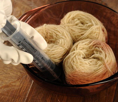 電子レンジで毛糸を染める方法