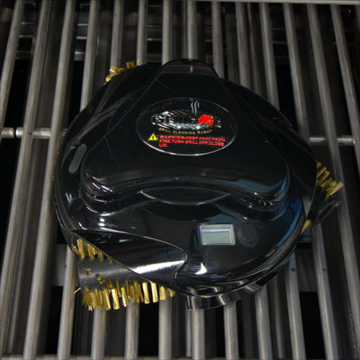 Grillbotはグリルのクリーニングを自動化します